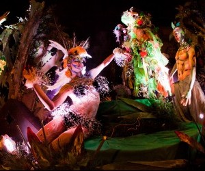 Desfile Mitos y Leyendas Fuente flickr com Usuario Guia de Viajes Oficial de Medellín2